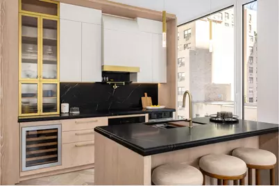 660 Lexington Avenue #3A, New York City, NY 10022 - Photo 1
