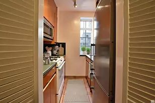 340 W 57th St, New York, NY 10019 - Photo 11