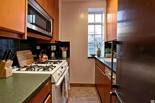 340 W 57th St, New York, NY 10019 - Photo 9