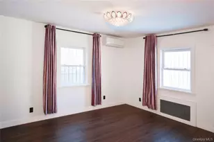 81-32 252nd St, New York City, NY 11426 - Photo 9