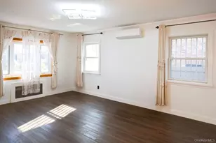 81-32 252nd St, New York City, NY 11426 - Photo 11