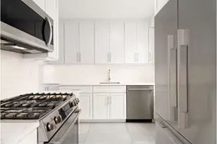 300 E 40th St, New York City, NY 10016 - Photo 11