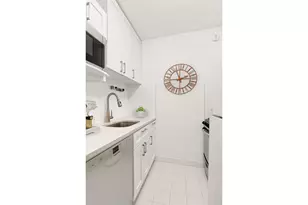 235 E 40th St, New York City, NY 10016 - Photo 5