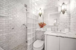 302 W 12th St, New York, NY 10014 - Photo 9