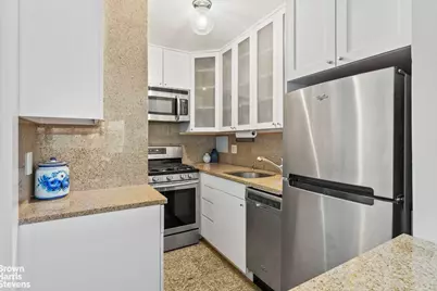 32 Gramercy Park S #5F, New York City, NY 10003 - Photo 7