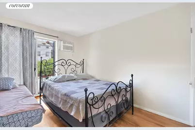 11-46 Welling Court, New York City, NY 11102 - Photo 5