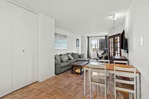 300 E 40th St, New York City, NY 10016 - Photo 3