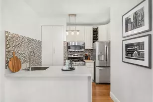 393 W 49th St, New York City, NY 10019 - Photo 3