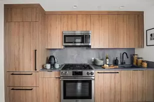 24-16 Queens Plaza S, New York City, NY 11101 - Photo 3