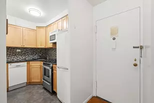 310 W 56th St, New York City, NY 10019 - Photo 15