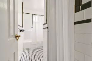 221 E 18th St, New York City, NY 11226 - Photo 15