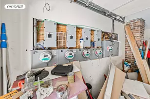 35-30 10th St, New York City, NY 11106 - Photo 11