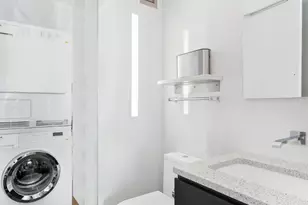 236 E 47th St, New York City, NY 10017 - Photo 9