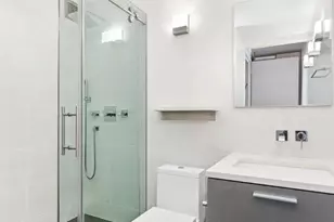 236 E 47th St, New York City, NY 10017 - Photo 7