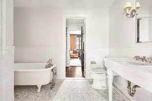 244 E 49th St, New York City, NY 10017 - Photo 17