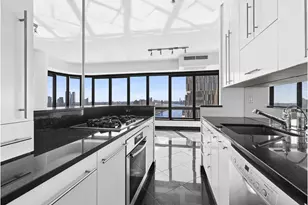 530 E 76th St, New York City, NY 10021 - Photo 5