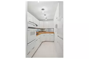 205 E 63rd St, New York City, NY 10065 - Photo 3