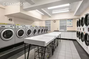 333 E 43rd St, New York City, NY 10017 - Photo 15