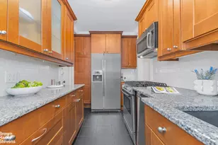 345 W 55th St, New York City, NY 10019 - Photo 3