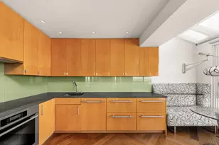 200 E 61st St, New York City, NY 10065 - Photo 3