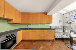 200 E 61st St, New York City, NY 10065 - Photo 3