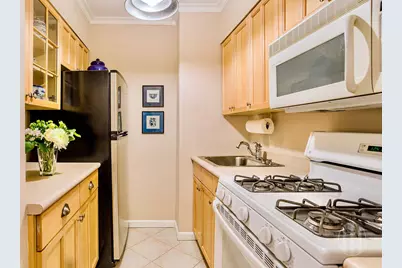 357 E 57th Street #8G, New York, NY 10022 - Photo 5