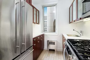 212 E 47th St, New York City, NY 10017 - Photo 7