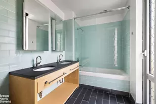 310 W 52nd St, New York City, NY 10019 - Photo 7