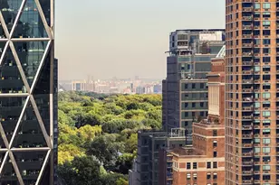 310 W 52nd St, New York City, NY 10019 - Photo 5