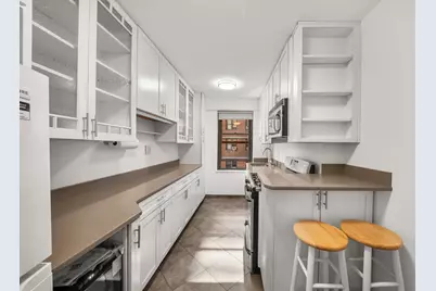 210 E Broadway #H1305, New York City, NY 10002 - Photo 9