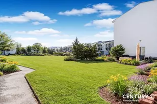 32 Aspen Knolls Way, New York City, NY 10312 - Photo 23