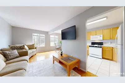 32 Aspen Knolls Way, New York City, NY 10312 - Photo 9