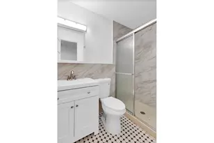 314 W 52nd St, New York City, NY 10019 - Photo 9