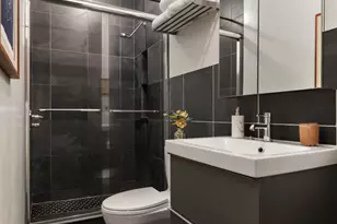 222 E 17th St, New York, NY 10003 - Photo 11