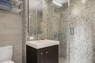 432 W 52nd St, New York, NY 10019 - Photo 5