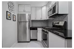 333 E 46th St, New York City, NY 10017 - Photo 3