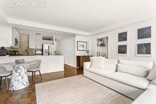 315 W 70th St, New York City, NY 10023 - Photo 3