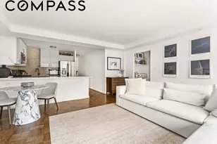315 W 70th St, New York City, NY 10023 - Photo 3