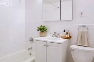 321 E 48th St, New York City, NY 10017 - Photo 9