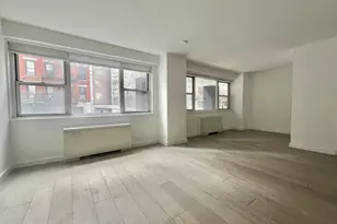 321 E 48th St, New York City, NY 10017 - Photo 3