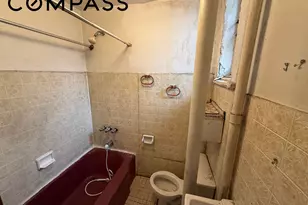 320 W 47th St, New York City, NY 10036 - Photo 3