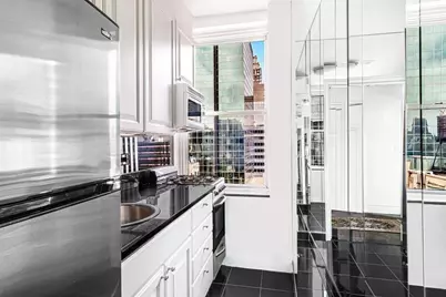 781 Fifth Avenue #1614, New York, NY 10022 - Photo 3