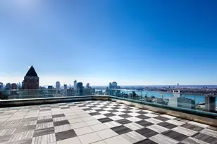 322 W 57th St, New York City, NY 10019 - Photo 13