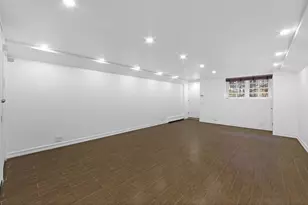 61 W 69th St, New York City, NY 10023 - Photo 3