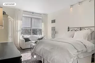 200 E 69th St, New York City, NY 10021 - Photo 1