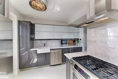 300 E 40th Street #31C, New York, NY 10016 - Photo 9