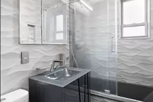 210 E 47th St, New York City, NY 10017 - Photo 7