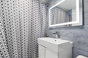 141 E 55th St, New York City, NY 10022 - Photo 5