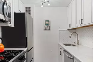 130 E 18th St, New York, NY 10003 - Photo 5