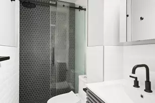 140 W 69th St, New York City, NY 10023 - Photo 5